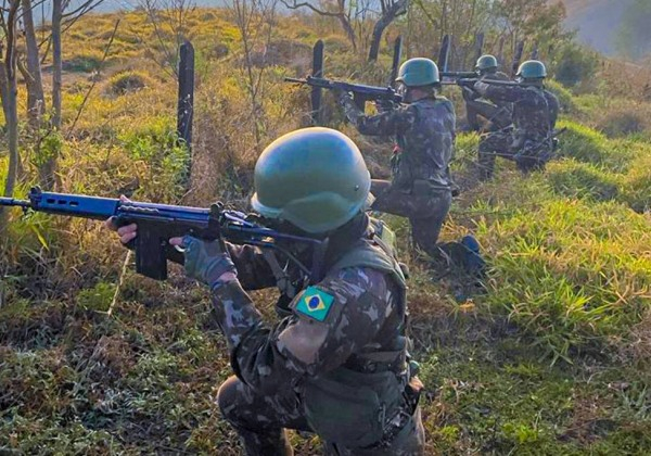 Tropa do Exército é aquartelada após sumiço de 21 metralhadoras em SP