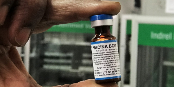 Vacina BCG está sendo fornecida em 12 unidades do município