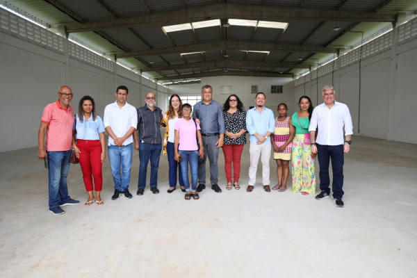 Zé Neto, Tatiana Velloso e Jeandro Ribeiro visitam nova unidade de coleta dos catadores de Feira de Santana