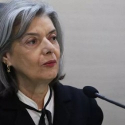 Cármen Lúcia destaca a importância da democracia após votar em Belo Horizonte