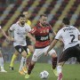 Flamengo atropela Athletico-PR no Maracanã e sobe no G4 do Brasileiro