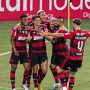 Flamengo espanta má fase e vence Coritiba na estreia do Brasileirão